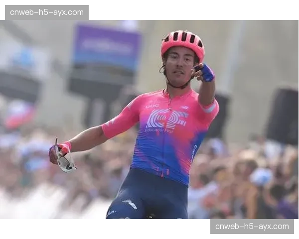 埃文普尔环弗兰德斯首秀表现：顽强追击最终收获季军